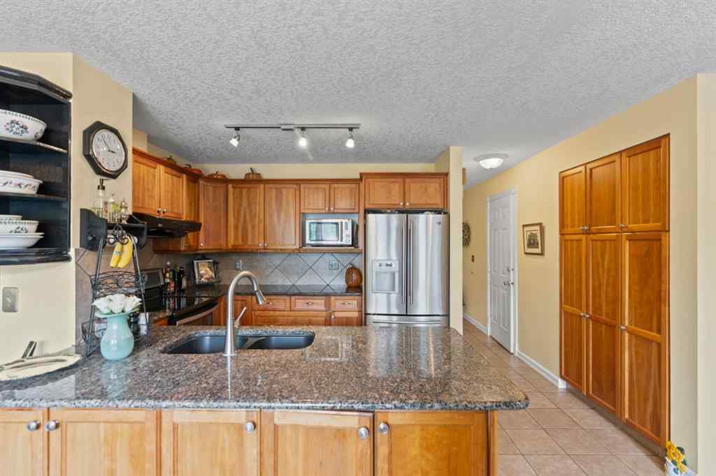 MLS® A2241673 - 2716 Palliser Drive SW in Oakridge Calgary, Residential