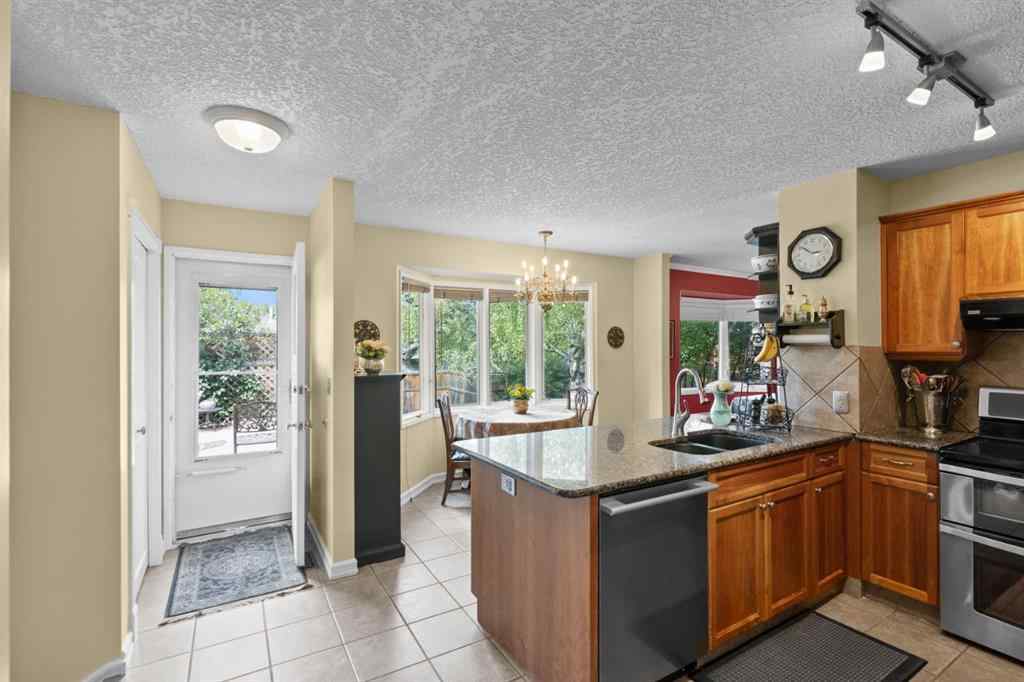 MLS® A2241673 - 2716 Palliser Drive SW in Oakridge Calgary, Residential