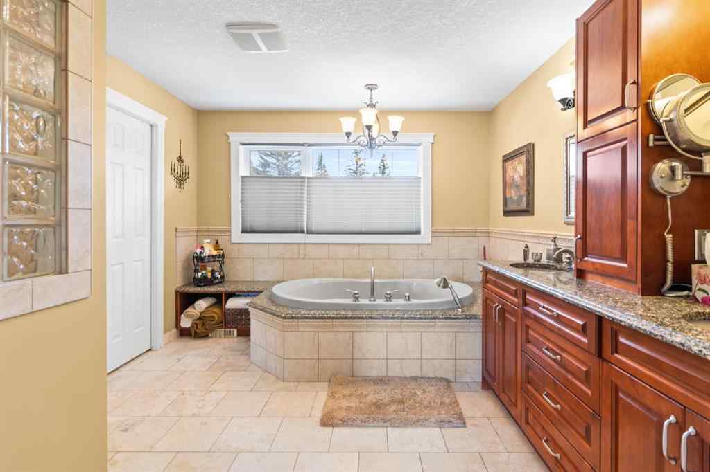 MLS® A2241673 - 2716 Palliser Drive SW in Oakridge Calgary, Residential