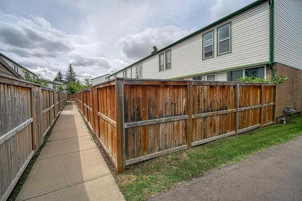 MLS® A2241695 - Unit #39 100 Pennsylvania Road SE in Penbrooke Meadows Calgary, Residential