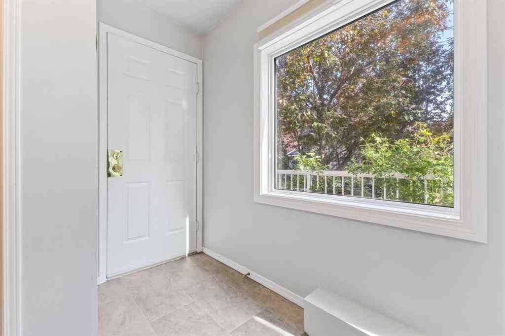 MLS® A2241742 - 2441 25a Street SW in Killarney/Glengarry Calgary, Residential