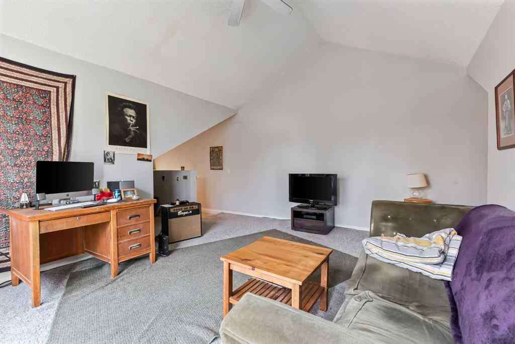 MLS® A2241742 - 2441 25a Street SW in Killarney/Glengarry Calgary, Residential