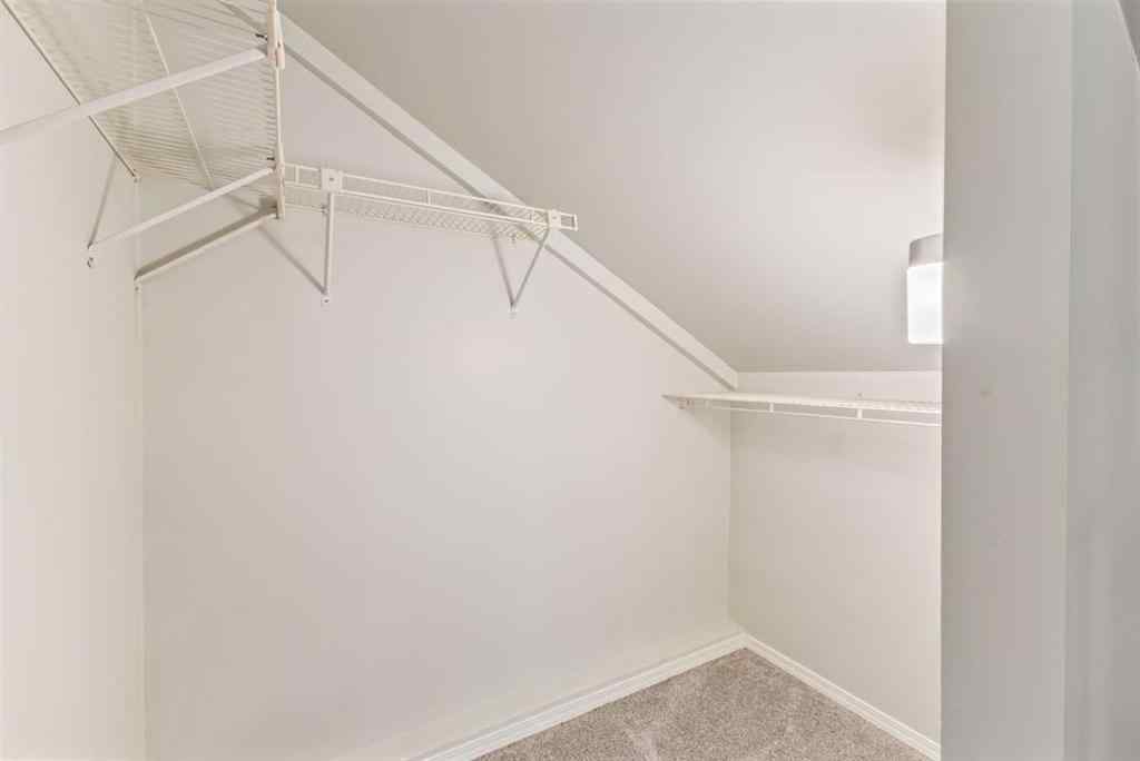 MLS® A2241742 - 2441 25a Street SW in Killarney/Glengarry Calgary, Residential