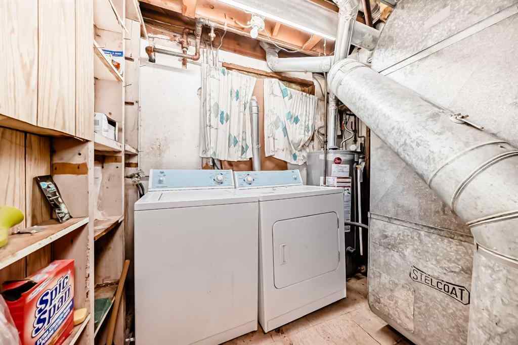 MLS® A2241751 - 2425 2 Avenue NW in West Hillhurst Calgary, Residential