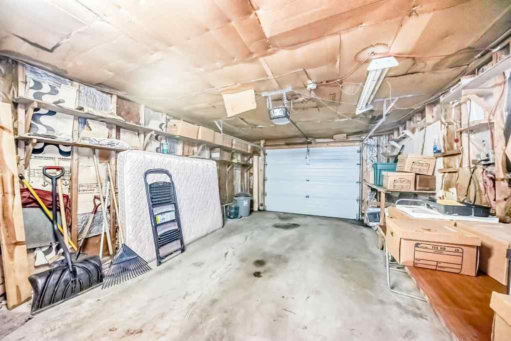 MLS® A2241751 - 2425 2 Avenue NW in West Hillhurst Calgary, Residential
