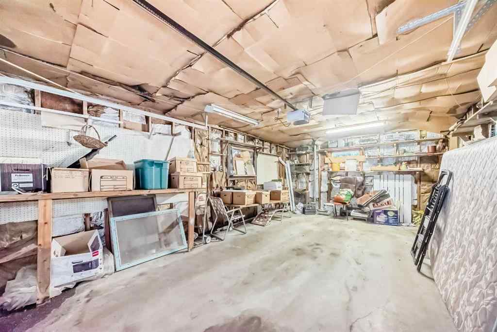 MLS® A2241751 - 2425 2 Avenue NW in West Hillhurst Calgary, Residential
