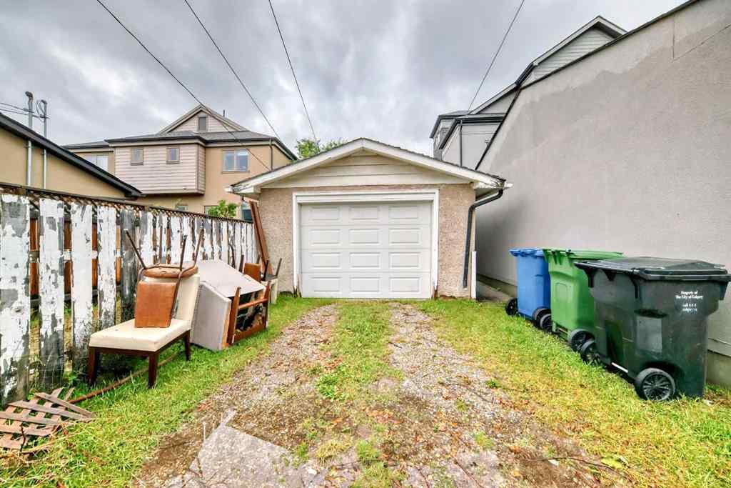 MLS® A2241751 - 2425 2 Avenue NW in West Hillhurst Calgary, Residential