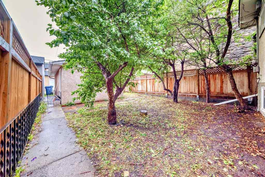 MLS® A2241751 - 2425 2 Avenue NW in West Hillhurst Calgary, Residential