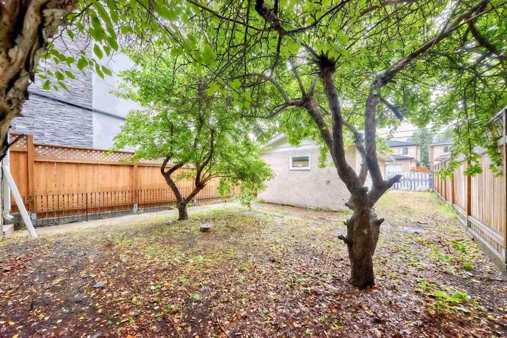 MLS® A2241751 - 2425 2 Avenue NW in West Hillhurst Calgary, Residential