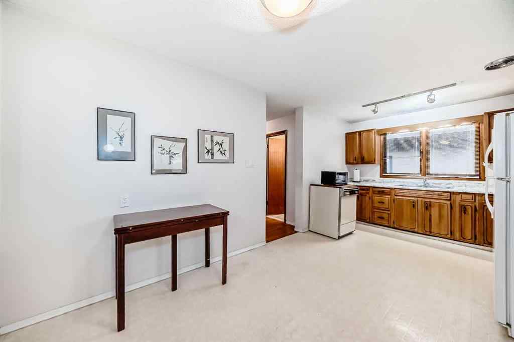 MLS® A2241751 - 2425 2 Avenue NW in West Hillhurst Calgary, Residential