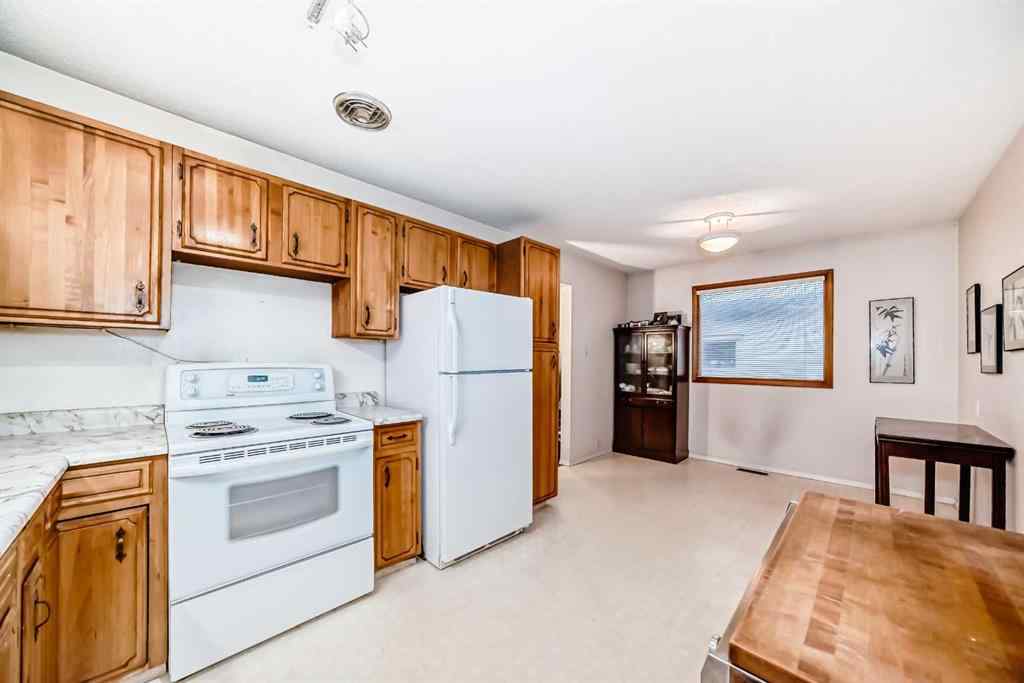 MLS® A2241751 - 2425 2 Avenue NW in West Hillhurst Calgary, Residential