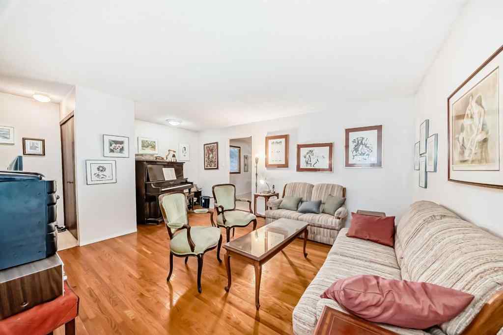 MLS® A2241751 - 2425 2 Avenue NW in West Hillhurst Calgary, Residential