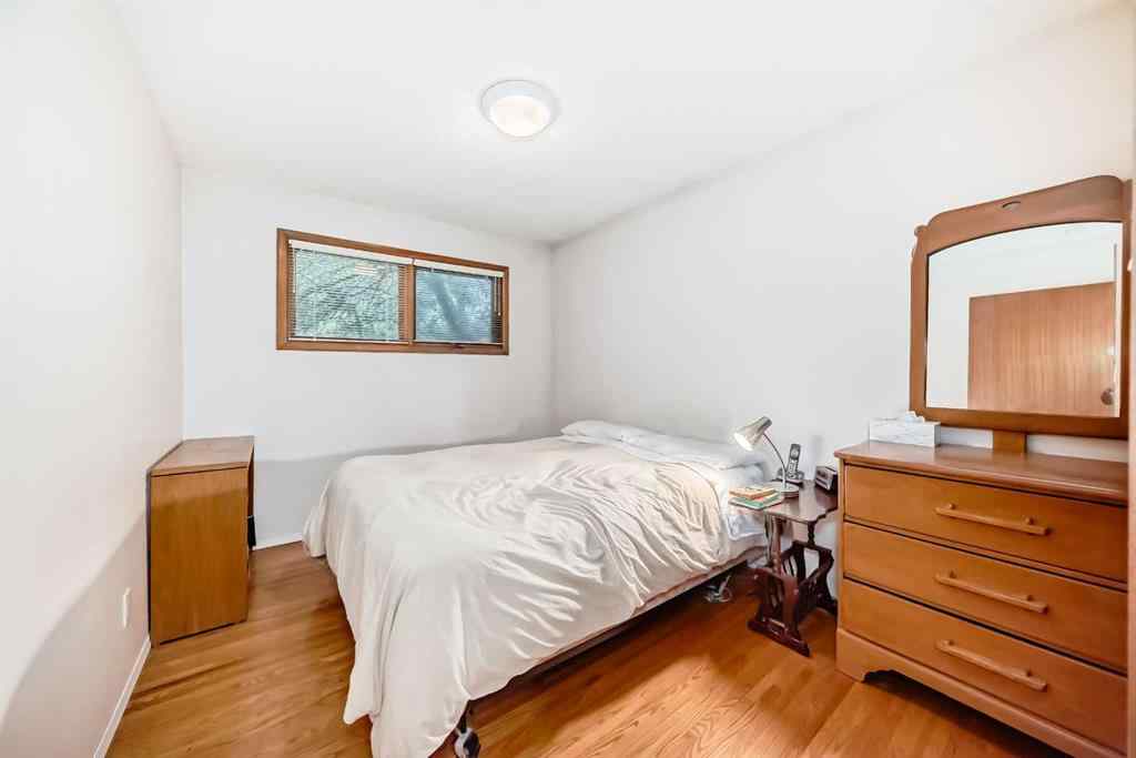 MLS® A2241751 - 2425 2 Avenue NW in West Hillhurst Calgary, Residential