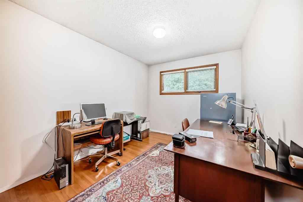 MLS® A2241751 - 2425 2 Avenue NW in West Hillhurst Calgary, Residential