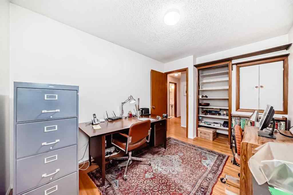 MLS® A2241751 - 2425 2 Avenue NW in West Hillhurst Calgary, Residential
