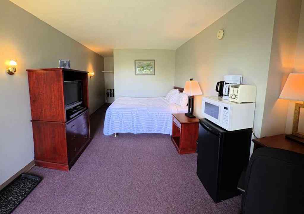 MLS® A2241763 - 5604 4 Avenue  in Edson Edson, Commercial