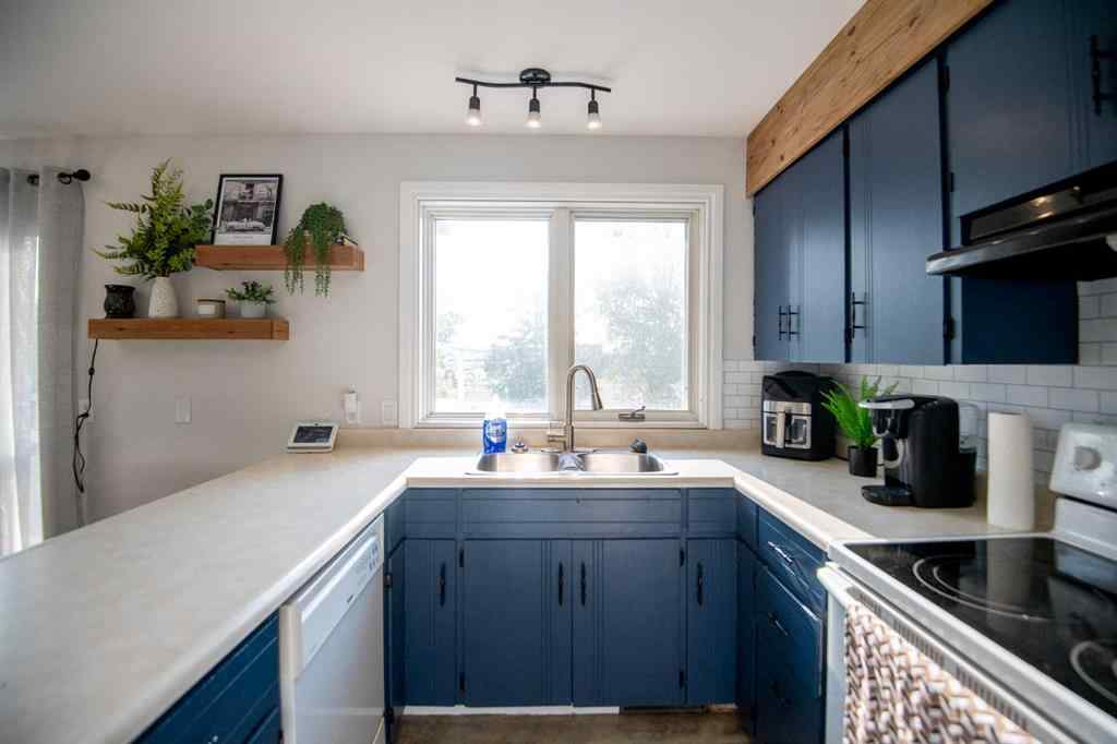 MLS® A2241803 - 10105 102 Street  in NONE La Crete, Residential