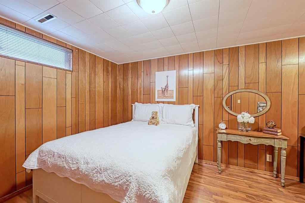MLS® A2241835 - 5007 Vallance Crescent NW in Varsity Calgary, Residential