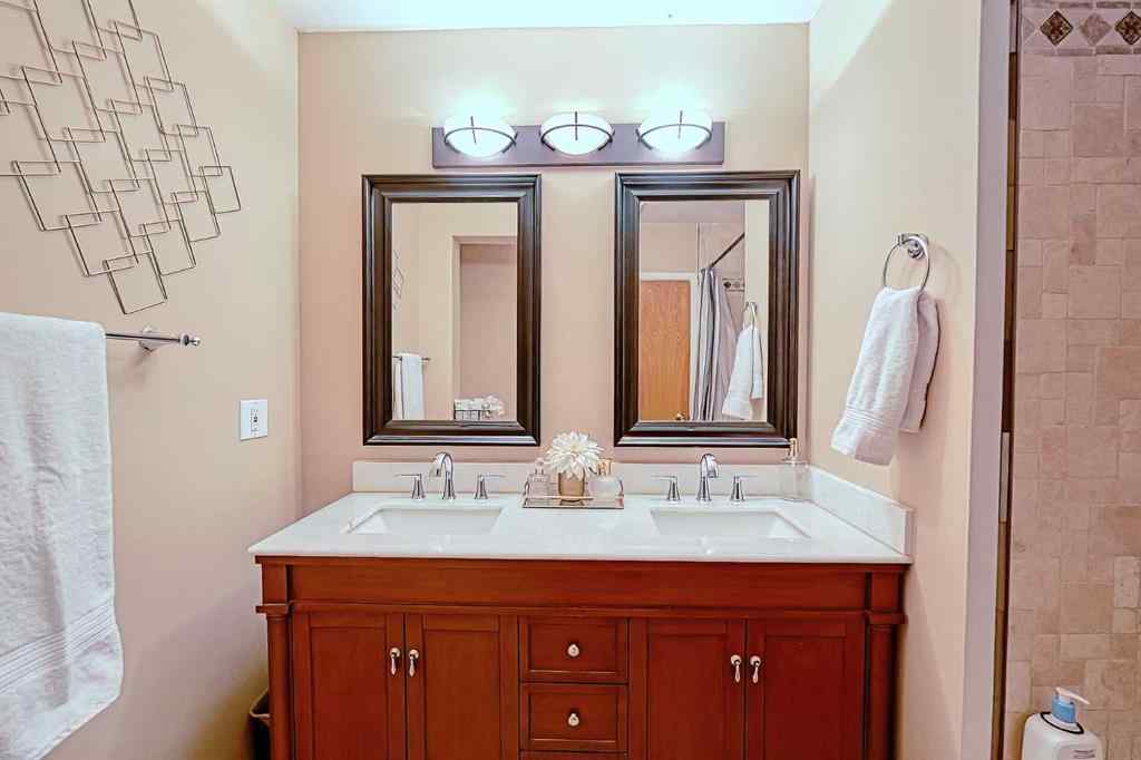 MLS® A2241835 - 5007 Vallance Crescent NW in Varsity Calgary, Residential