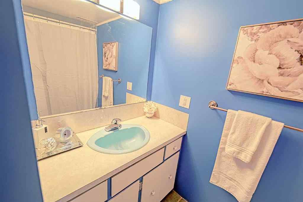 MLS® A2241835 - 5007 Vallance Crescent NW in Varsity Calgary, Residential