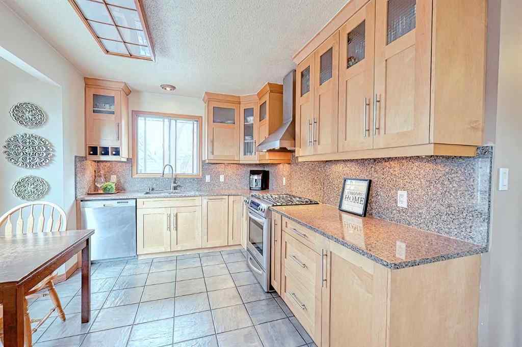 MLS® A2241835 - 5007 Vallance Crescent NW in Varsity Calgary, Residential