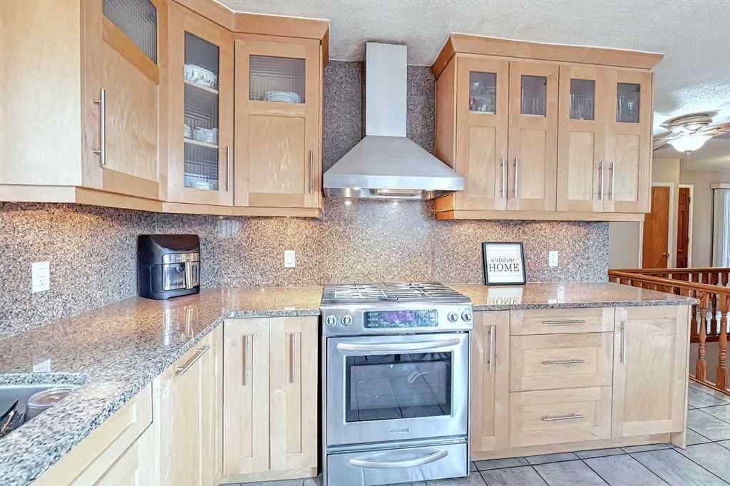 MLS® A2241835 - 5007 Vallance Crescent NW in Varsity Calgary, Residential