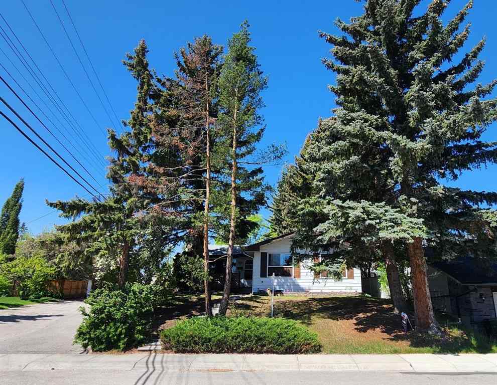 MLS® A2241835 - 5007 Vallance Crescent NW in Varsity Calgary, Residential