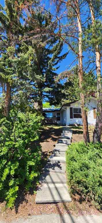 MLS® A2241835 - 5007 Vallance Crescent NW in Varsity Calgary, Residential