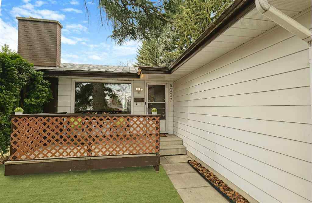 MLS® A2241835 - 5007 Vallance Crescent NW in Varsity Calgary, Residential