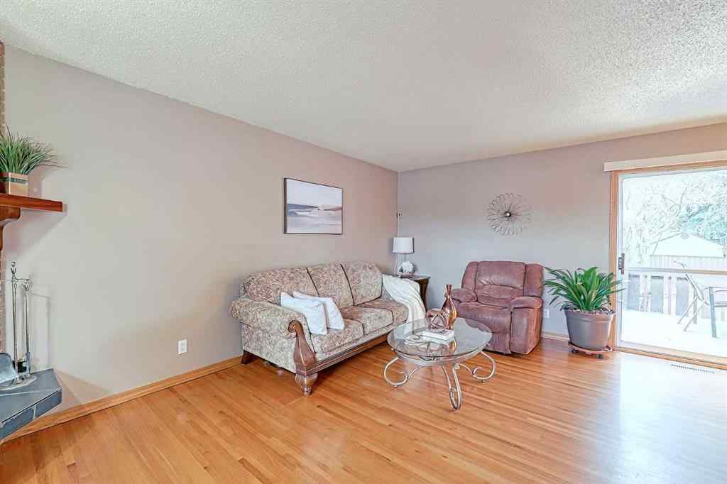 MLS® A2241835 - 5007 Vallance Crescent NW in Varsity Calgary, Residential
