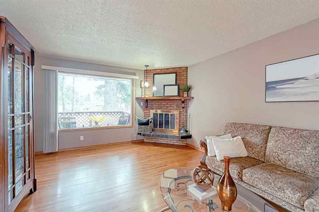 MLS® A2241835 - 5007 Vallance Crescent NW in Varsity Calgary, Residential