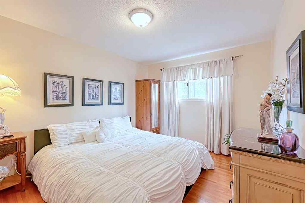 MLS® A2241835 - 5007 Vallance Crescent NW in Varsity Calgary, Residential