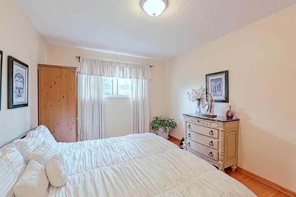 MLS® A2241835 - 5007 Vallance Crescent NW in Varsity Calgary, Residential