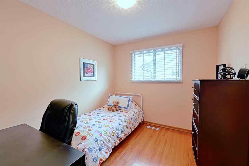 MLS® A2241835 - 5007 Vallance Crescent NW in Varsity Calgary, Residential