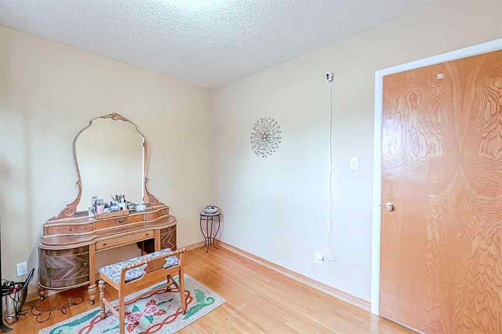 MLS® A2241835 - 5007 Vallance Crescent NW in Varsity Calgary, Residential