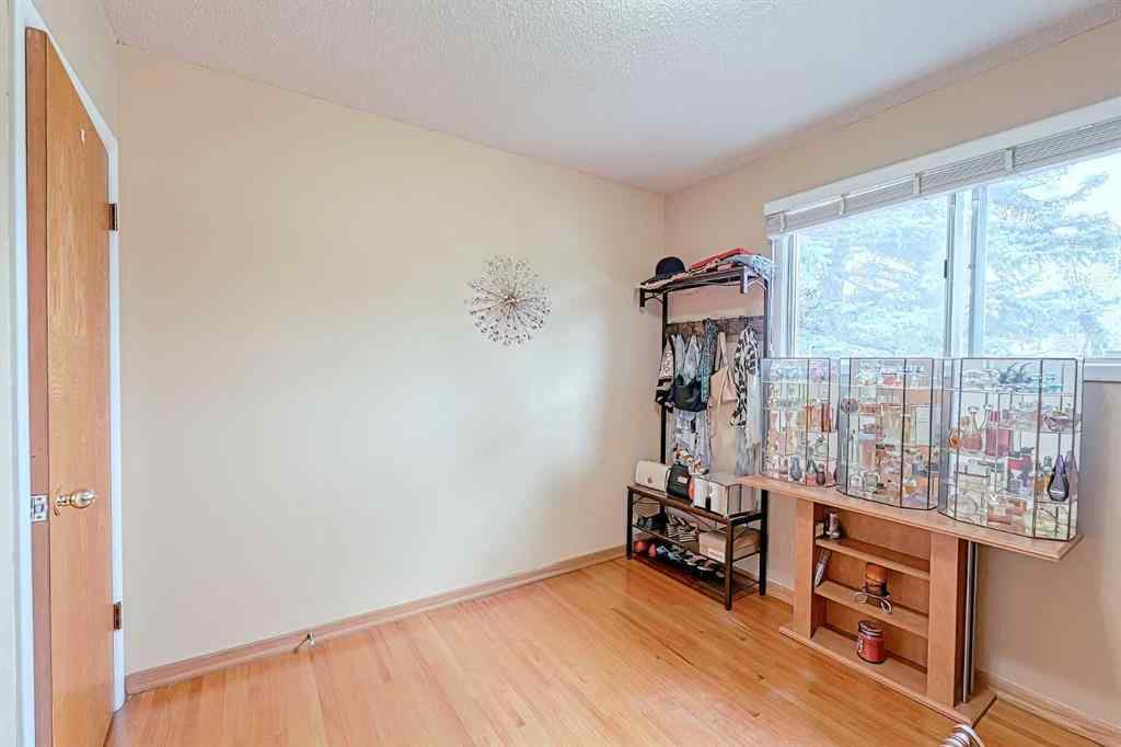 MLS® A2241835 - 5007 Vallance Crescent NW in Varsity Calgary, Residential