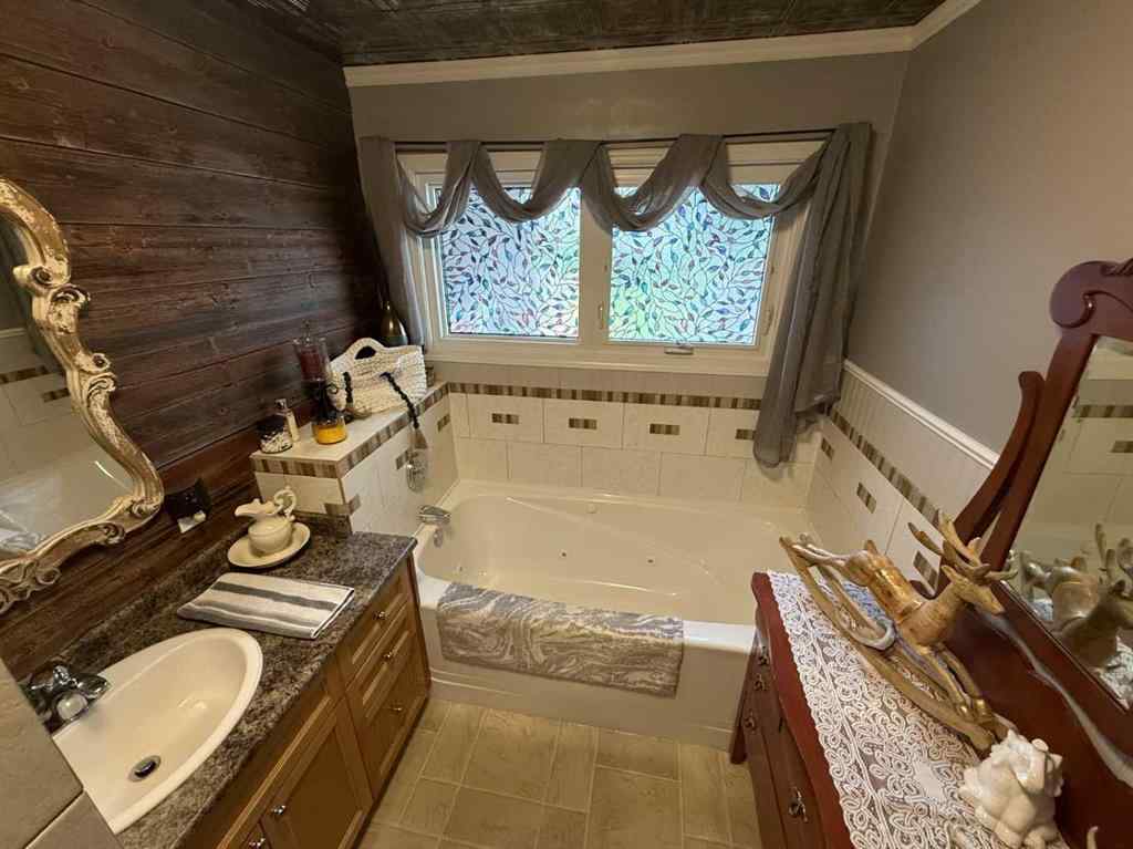 MLS® A2241909 - 502 Fox Lake Trail   in NONE Hanna, Residential