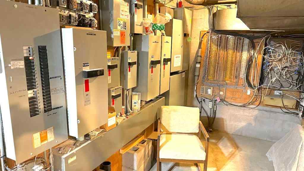 MLS® A2241961 - 1809 5 Street SW in Cliff Bungalow Calgary, Commercial