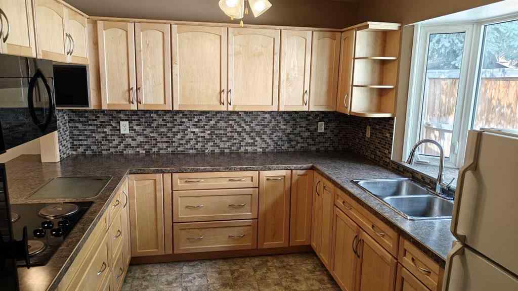 MLS® A2241993 - 4315 Charleswood Drive NW in Charleswood Calgary, Residential