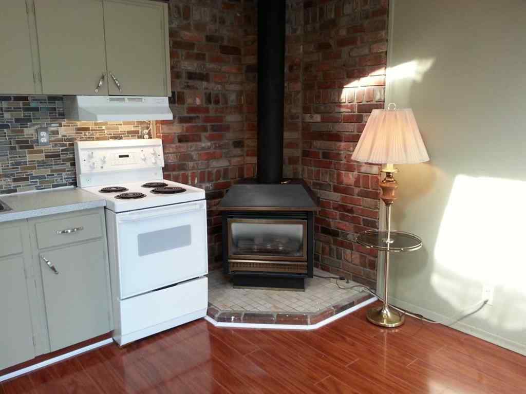MLS® A2241993 - 4315 Charleswood Drive NW in Charleswood Calgary, Residential