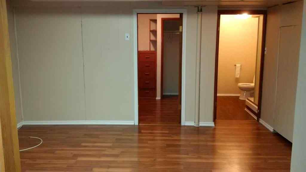 MLS® A2241993 - 4315 Charleswood Drive NW in Charleswood Calgary, Residential