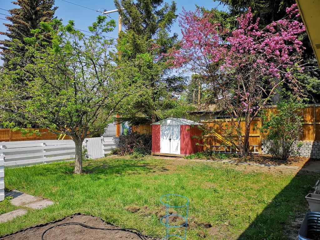MLS® A2241993 - 4315 Charleswood Drive NW in Charleswood Calgary, Residential