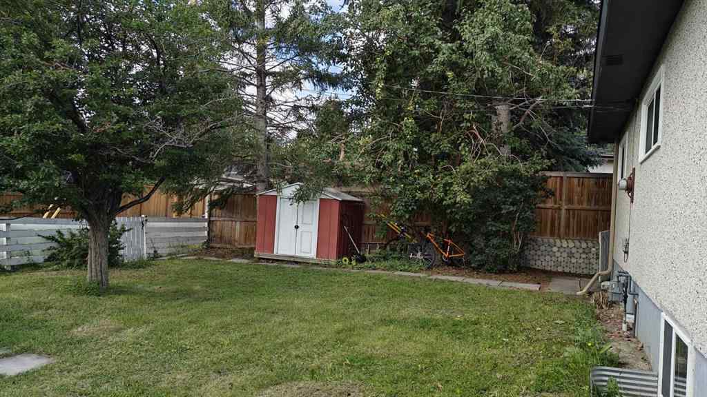 MLS® A2241993 - 4315 Charleswood Drive NW in Charleswood Calgary, Residential
