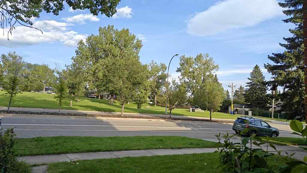 MLS® A2241993 - 4315 Charleswood Drive NW in Charleswood Calgary, Residential