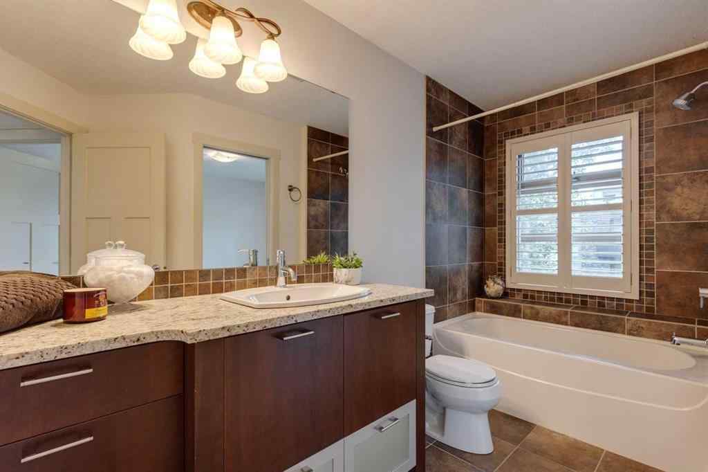 MLS® A2241994 - 2005 32 Avenue SW in South Calgary Calgary, Residential