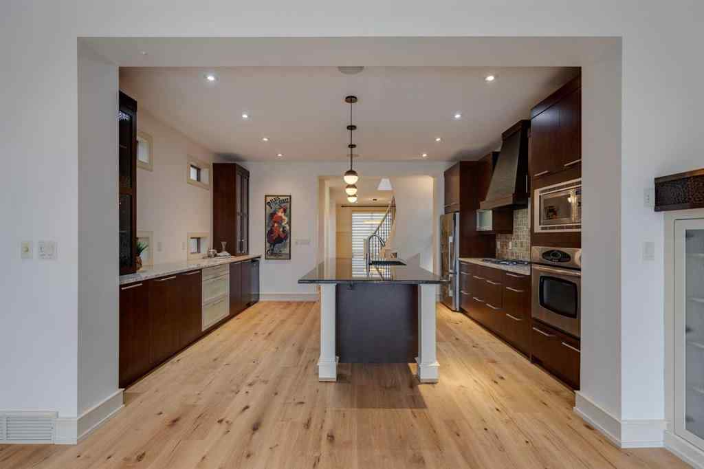 MLS® A2241994 - 2005 32 Avenue SW in South Calgary Calgary, Residential