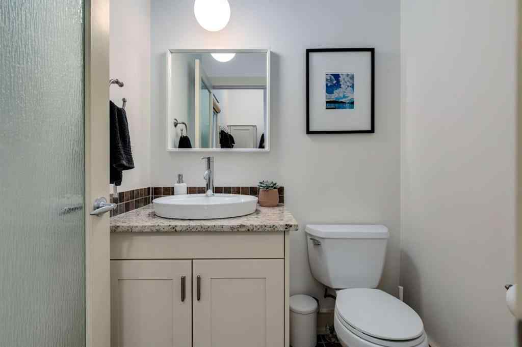 MLS® A2241994 - 2005 32 Avenue SW in South Calgary Calgary, Residential