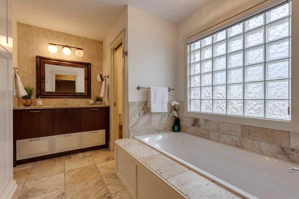 MLS® A2241994 - 2005 32 Avenue SW in South Calgary Calgary, Residential