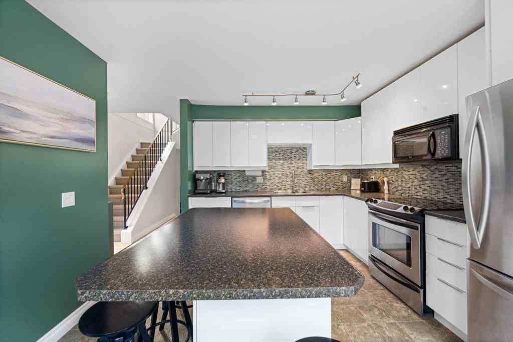 MLS® A2242000 - 514 Point Mckay Grove NW in Point McKay Calgary, Residential