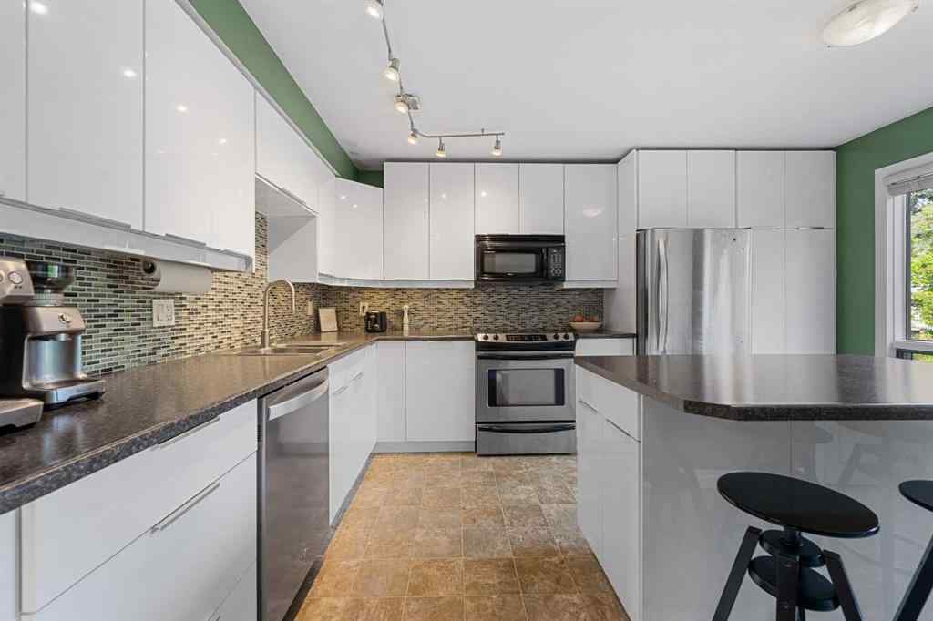 MLS® A2242000 - 514 Point Mckay Grove NW in Point McKay Calgary, Residential